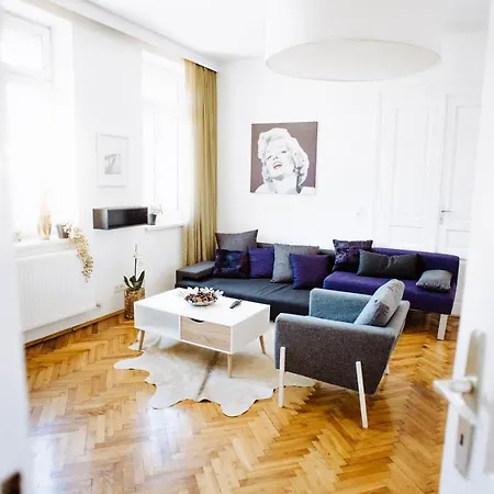 Huge Central Designer Loft With Tyrolean Touch , 160m2 *