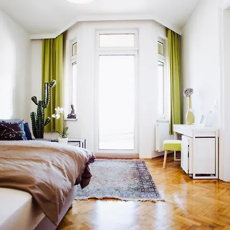 Huge Central Designer Loft With Tyrolean Touch , 160m2 * Инсбрук