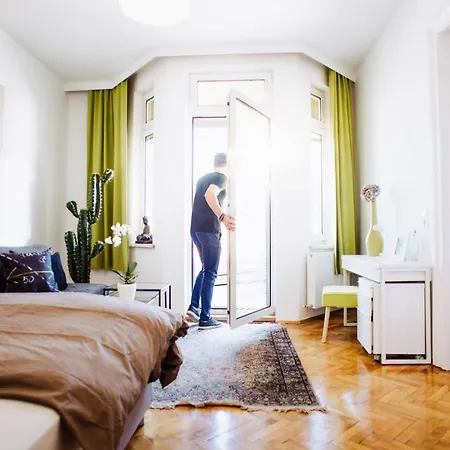 Huge Central Designer Loft With Tyrolean Touch , 160m2 Апартаменты