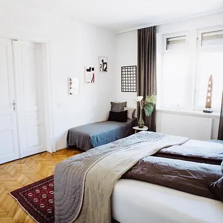 Huge Central Designer Loft With Tyrolean Touch , 160m2 Apartmán Innsbruck