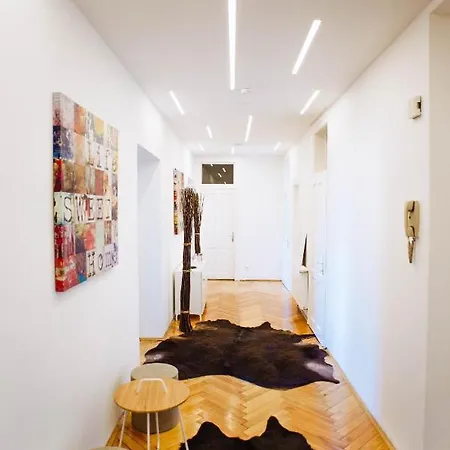 Huge Central Designer Loft With Tyrolean Touch , 160m2