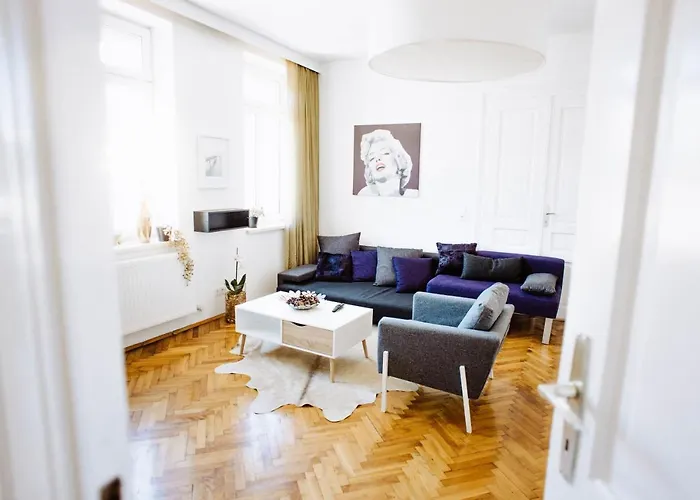 Huge Central Designer Loft With Tyrolean Touch , 160m2 *