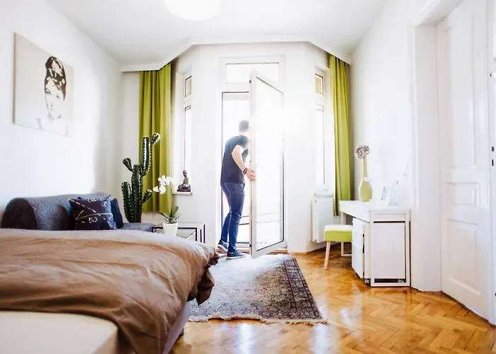 Huge Central Designer Loft With Tyrolean Touch , 160m2 شقة