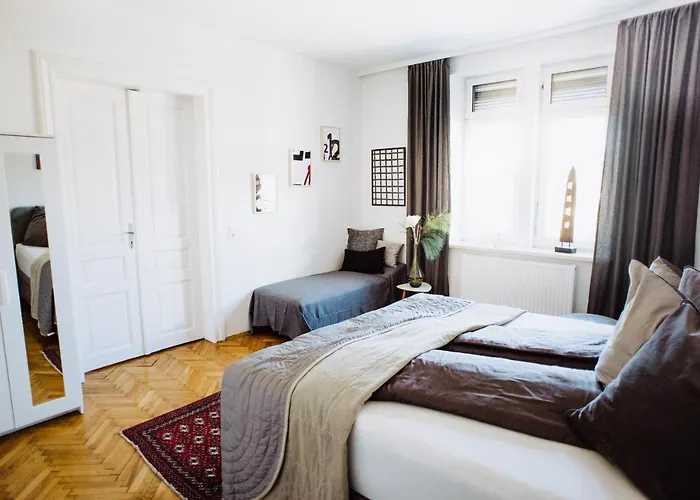 Huge Central Designer Loft With Tyrolean Touch , 160m2 شقة إنسبروك