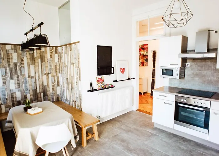 Huge Central Designer Loft With Tyrolean Touch , 160m2 İnnsbruck