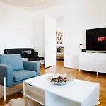 Huge Central Designer Loft With Tyrolean Touch , 160m2 아파트 인스브루크